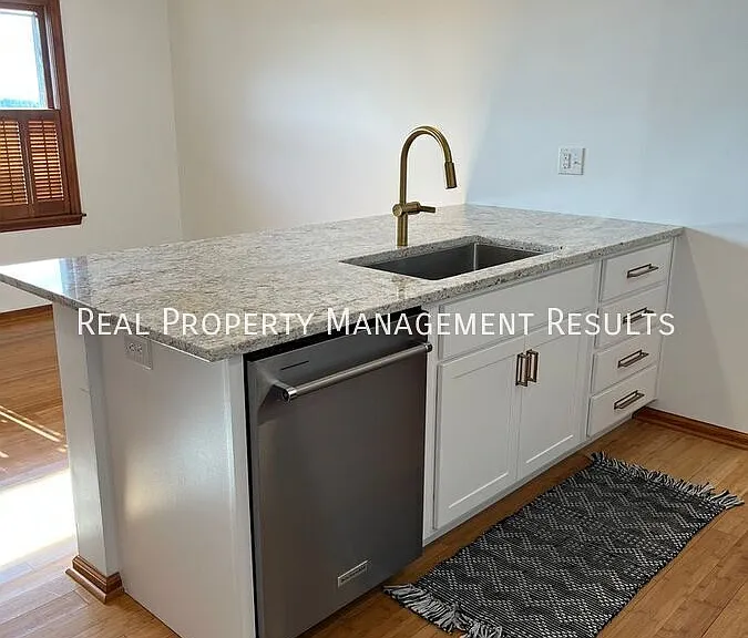 603 W Water St — Photo 7