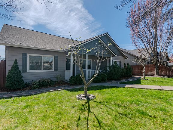 3rd image of 584 Barton Rd