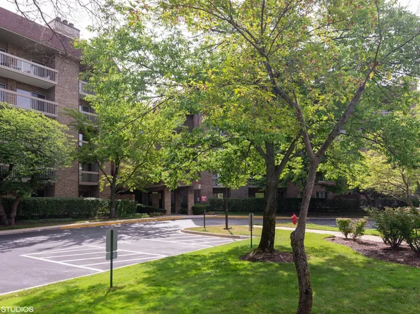1250 Rudolph Rd APT 4N, Northbrook, IL 60062