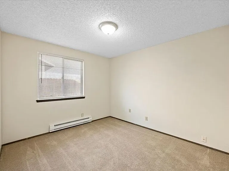 3276 W 9th Ct — Photo 8