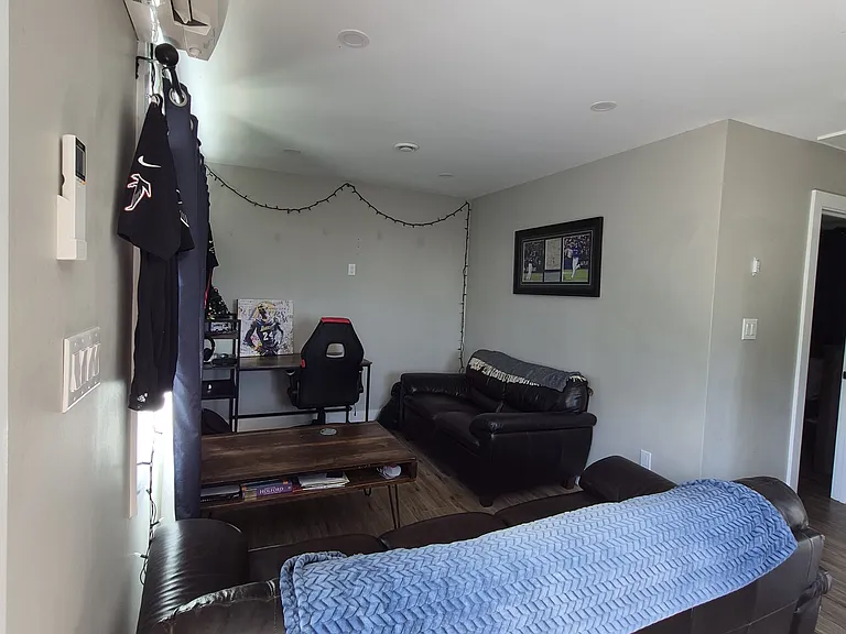 212 Little Ave — Photo 12
