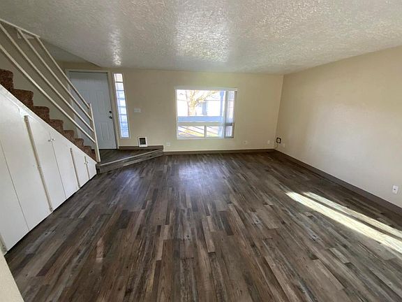 3rd image of 905 N 10th Ave