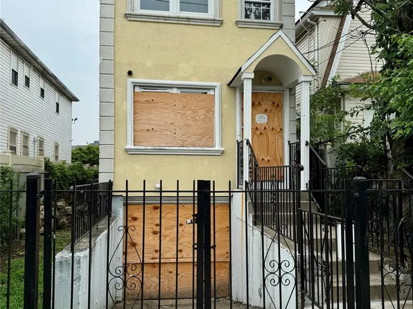 16435 109th Avenue, Jamaica, NY 11433