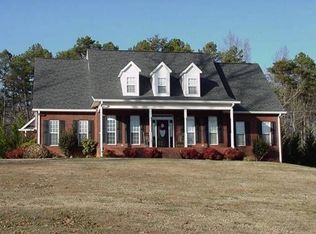 420 Bonnie Pearl Ln, Cleveland, GA 30528