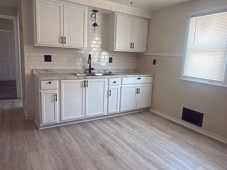 6518-6520 W Hampton Ave #2 — Photo 1