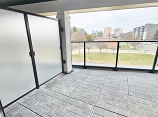 312 Erb St W #202, Waterloo, ON N2L1W3