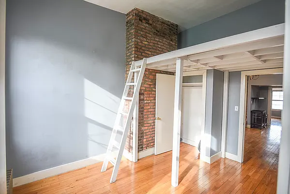 Rented by RELEASE NY | media 7