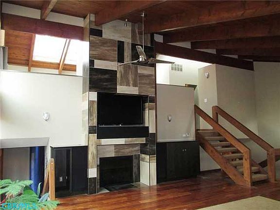 3rd image of 406 Beech Ln