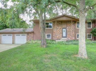 604 Dennis Dr, Mahomet, IL 61853