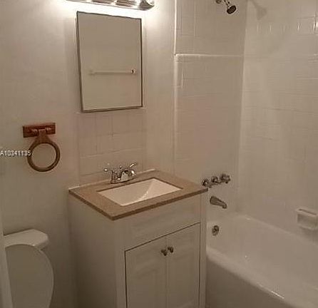 4th image of 636 W Ocean Ave