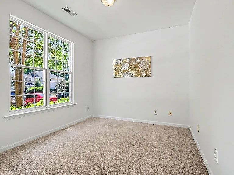 108 Colwick Ln — Photo 7