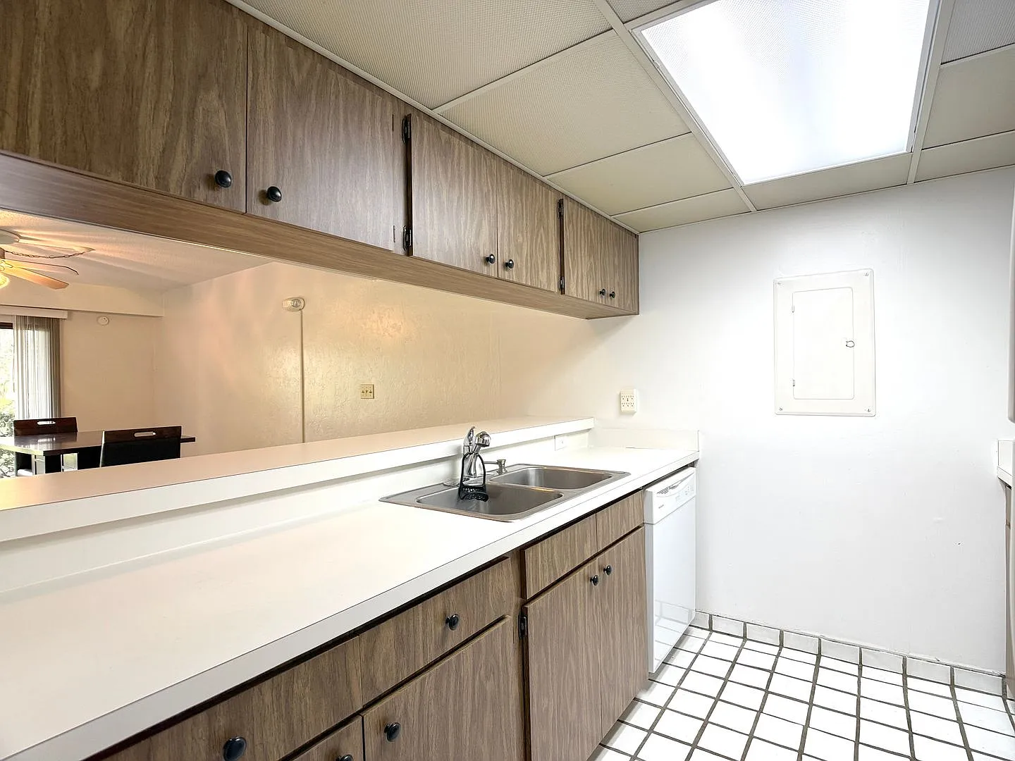 3033 Camelot Dr — Photo 3