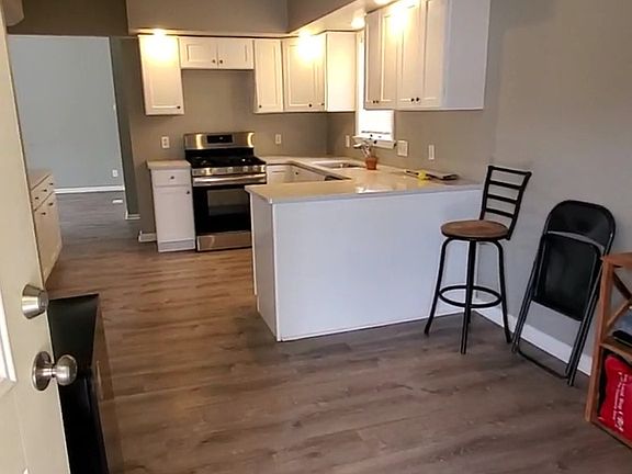 3rd image of 887 Prospect Ave