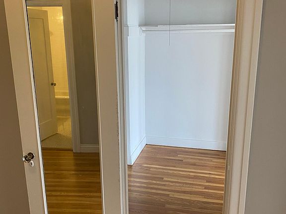 5th image of 2330 Larkin St APT 31