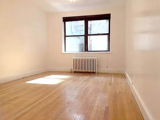 Rented by LIVING QUARTERS NY INC | media 9