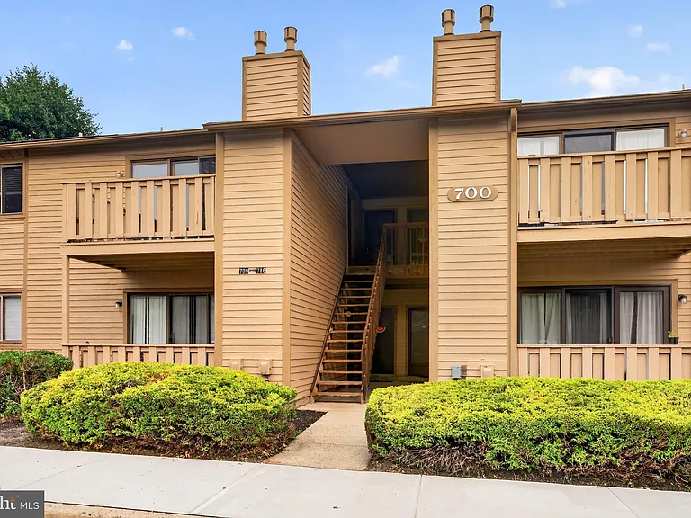 714 Woodhollow Dr — Photo 2