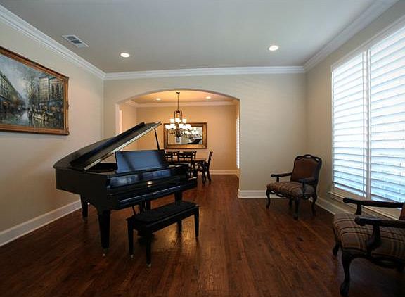 4th image of 610 Wallingford Ln
