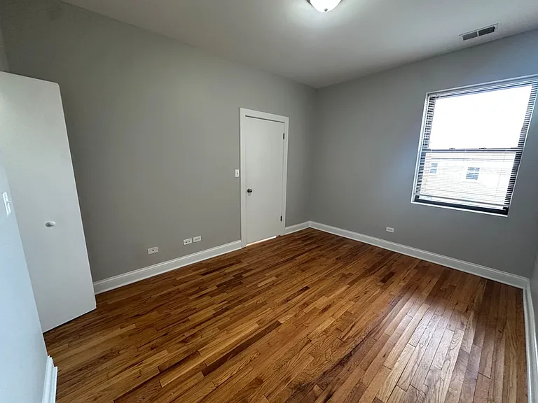 3216 W Argyle St #3 — Photo 10