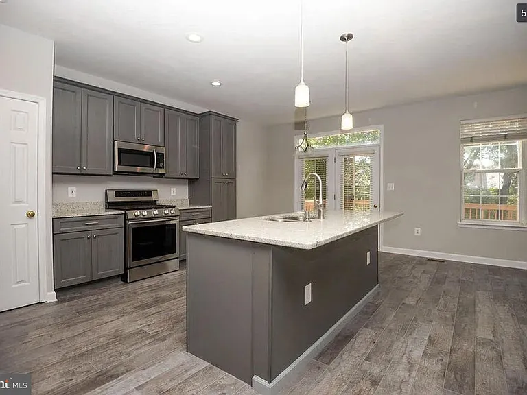 6251 Clara Edward Ter — Photo 5