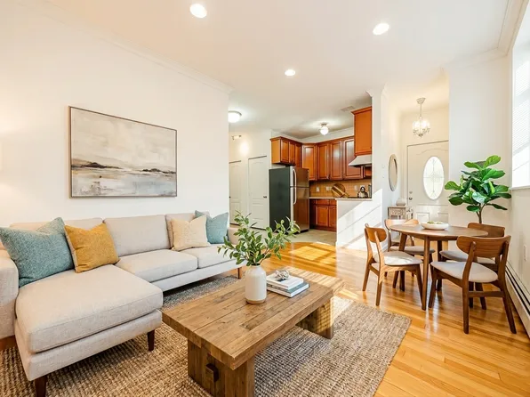 444 Willoughby Avenue image 1 of 12