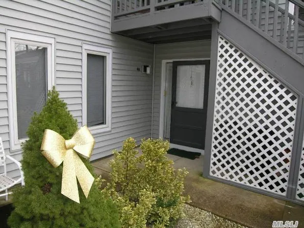 414 Elton Ct E, Saint James, NY 11780