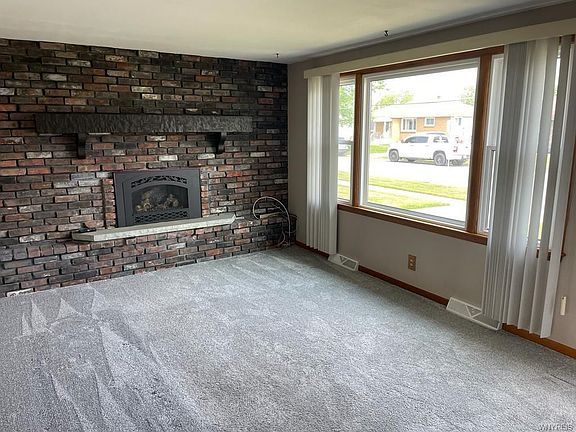 4th image of 121 Nadine Dr