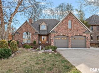 2314 Northshire Rd, Taylorville, IL 62568