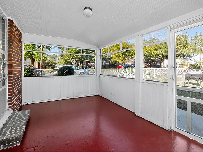 1009 Elliott Ave — Photo 23