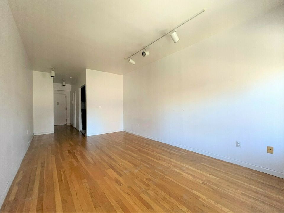 1st image of 186 W 80th St APT 4F
