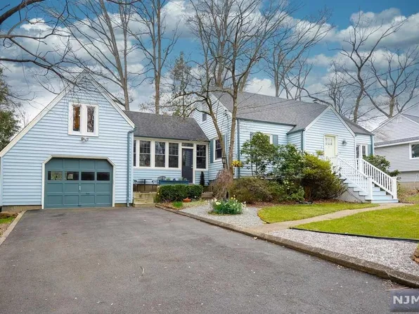 3 Ash St, Westwood, NJ 07675