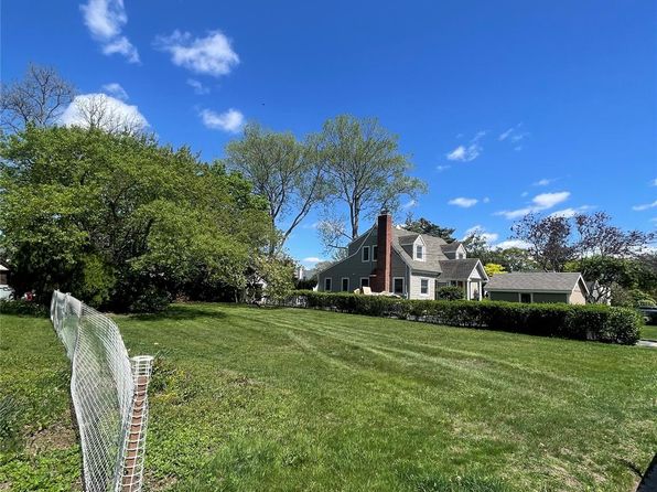  Sunset Road, Bay Shore, NY 11706