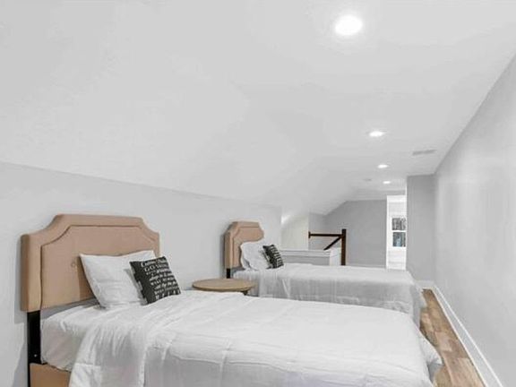 2nd image of 570 Kimball Pl