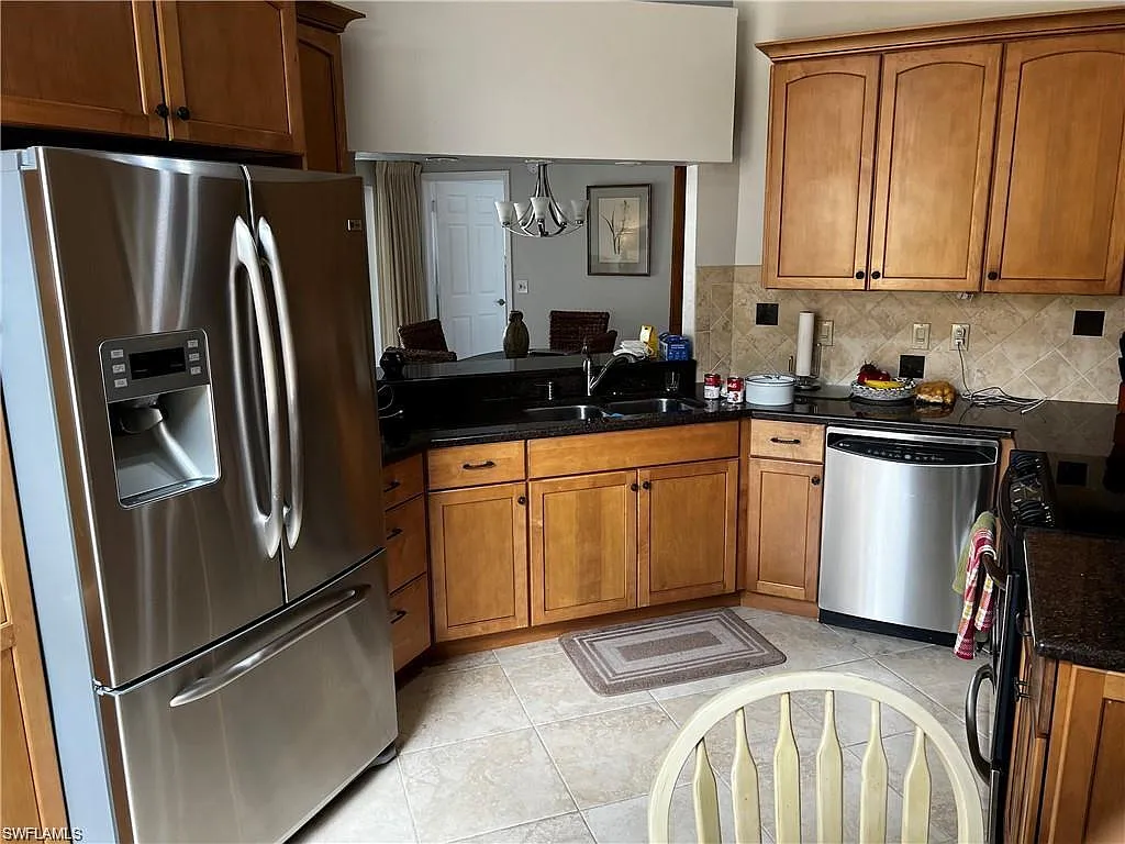 3 bed, 2.0 bath, 1450 sqft, $8,000 — Photo 4