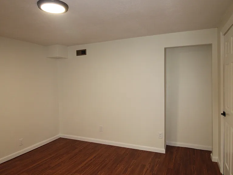 604 Augusta Ave — Photo 12