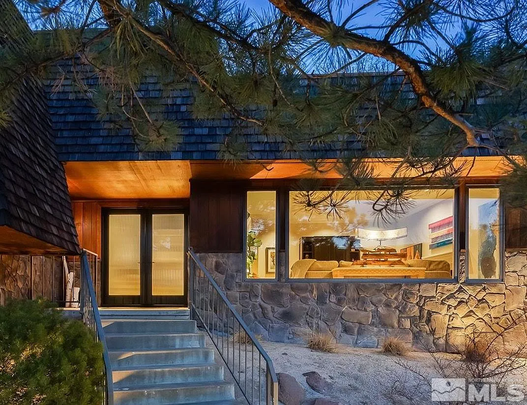 2600 Spinnaker Dr photo 1