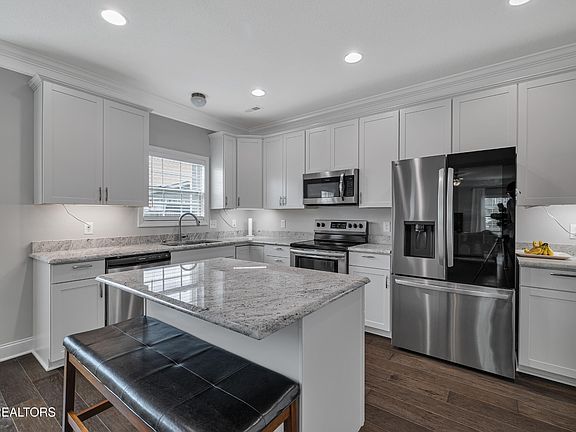 4th image of 7952 Cambridge Reserve Dr