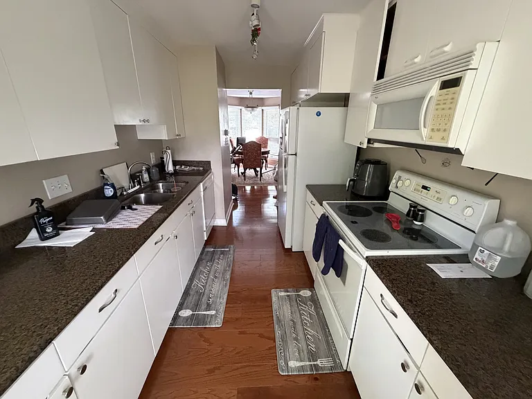 607 Queens Rd #E — Photo 6