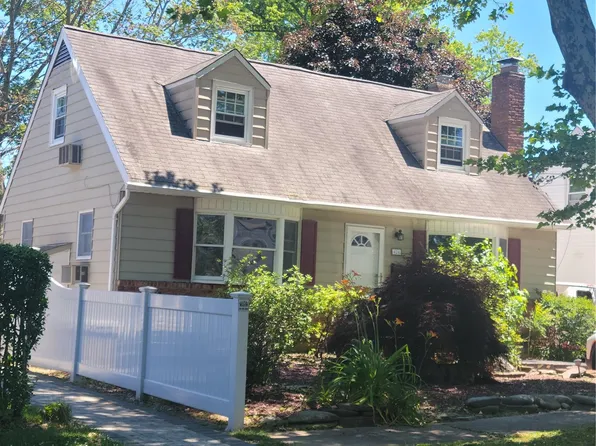 424 6th Street, East Northport, NY 11731