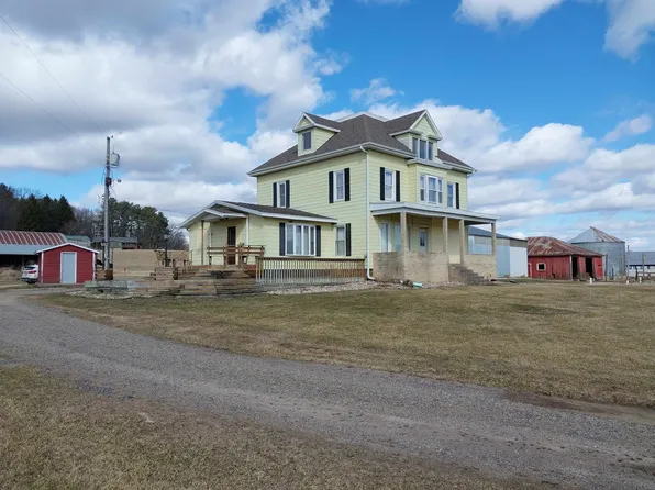 E10056 County Road C, North Freedom, WI 53951
