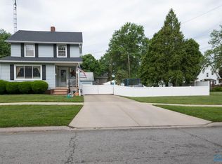 416 S Stephen St, Oregon, OH 43616