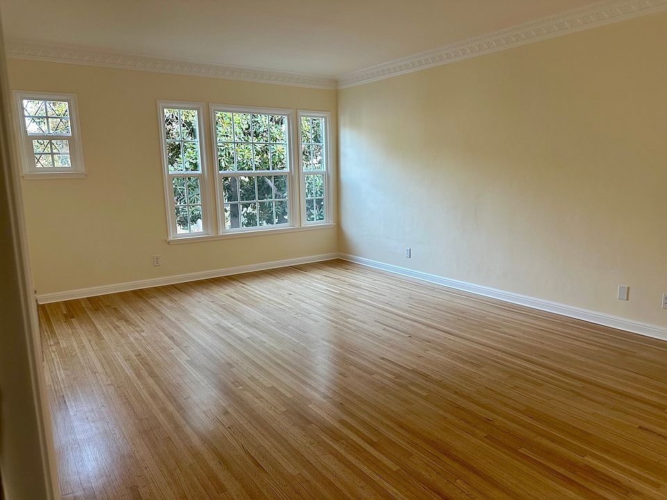 Living area - 2nd view