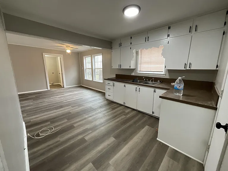 405 Beard St — Photo 8