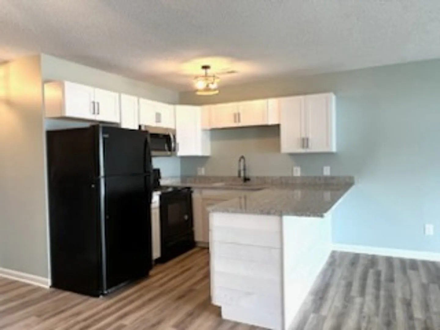 Fairway Village Beautifully Upgraded Condo (Island Green) — Photo 3
