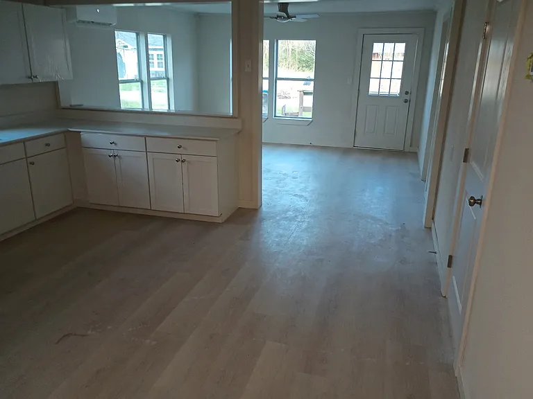 906 Peach St — Photo 4
