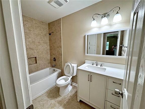 4th image of 109 Mallard Dr #A