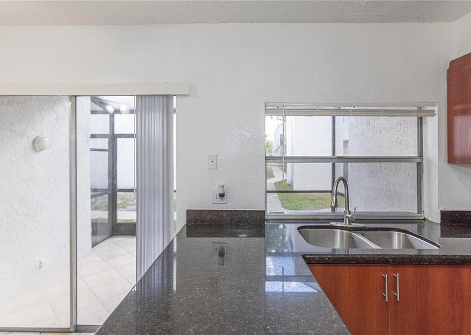1st image of 4415 Treehouse Ln #4415