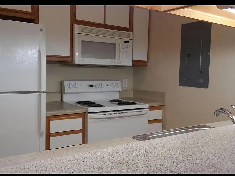 1420 Collegiate Cir #201 — Photo 5