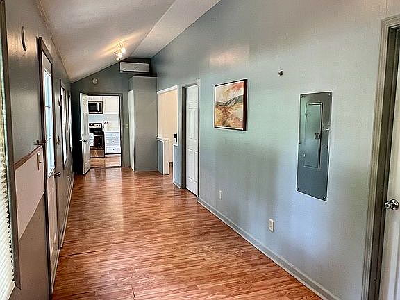 4th image of 410 N Heights Blvd