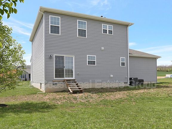 5th image of 76 Twickenham Dr