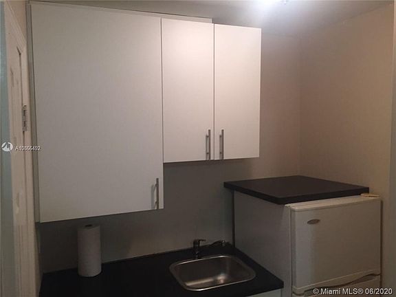 5th image of 1205 Wallace St #B2